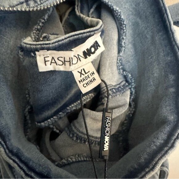 Fashion Nova It Girl Denim Jumpsuit - Light Wash Size XL NWT - Picture 6 of 10